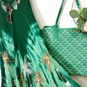 💚Bohemian tie dye with embroidery flowy dress L
Ptp 24 when stretched l 40”